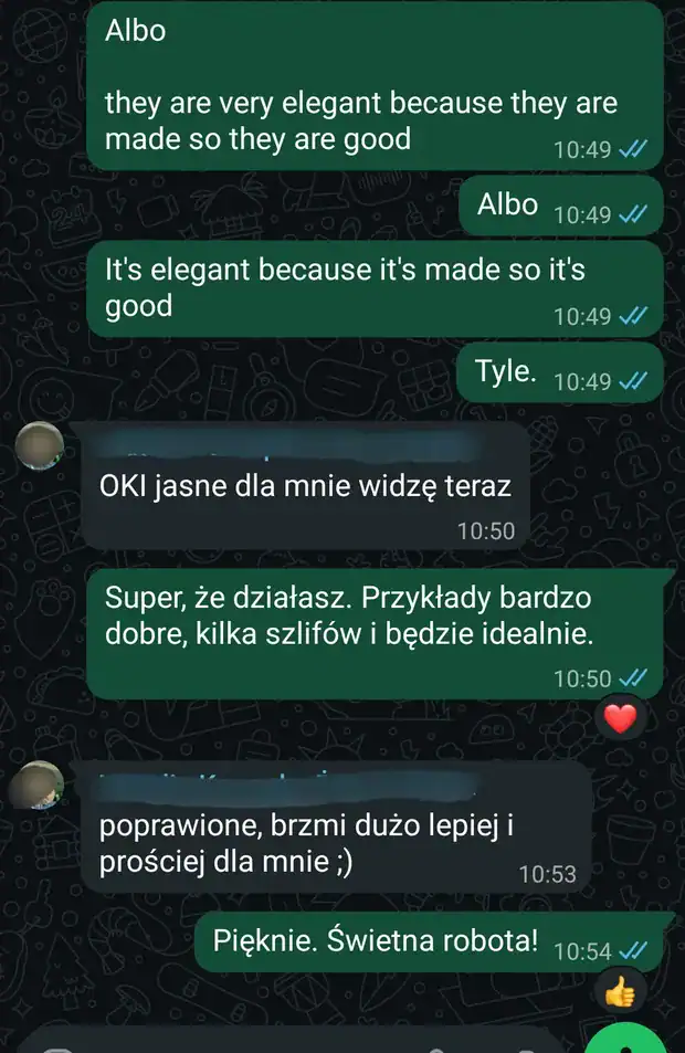 Rozmowa na WhatsAppie: poprawka zdania i odpowiedź klientki